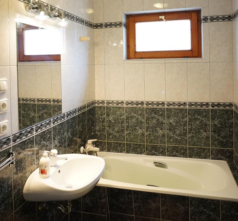 Vamosi Vendeghaz Apartment Nemesvamos Bagian luar foto